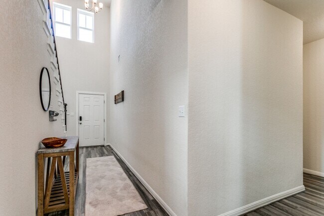 Building Photo - Beautiful Modern 2 story home!