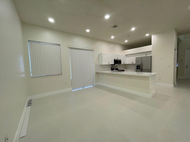 Building Photo - 1806 NW 98th Ave