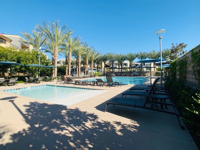 Building Photo - 195 Bowery