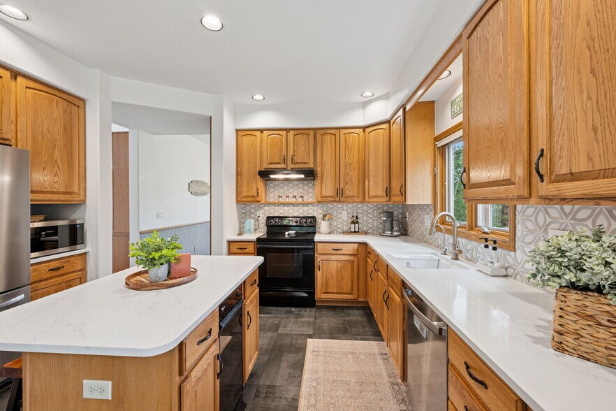 Building Photo - 235 Winding Meadow Way