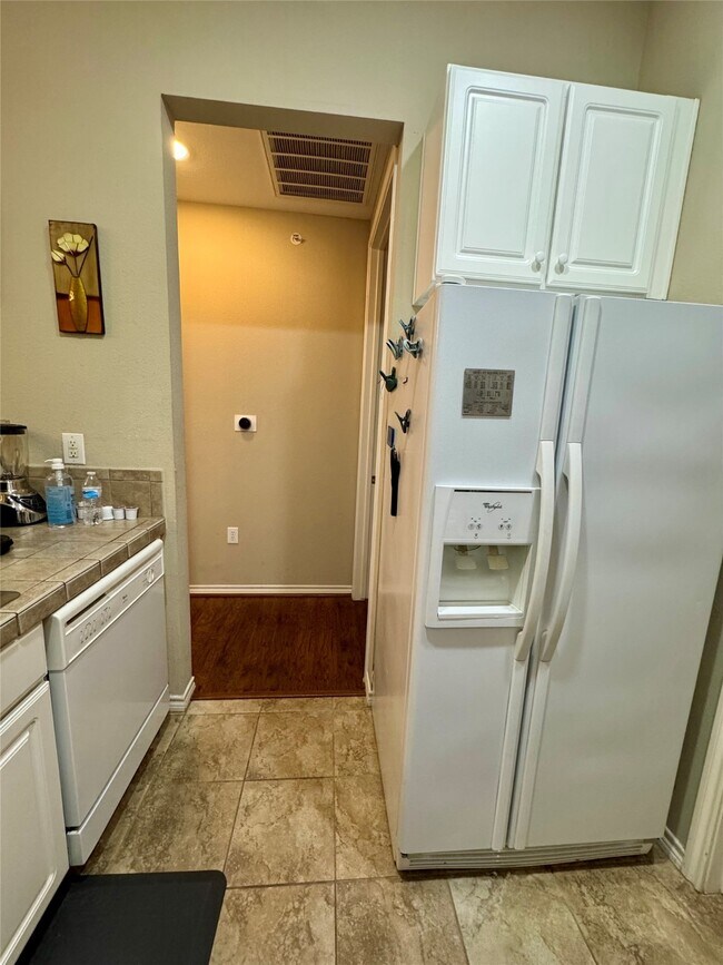 Building Photo - 2400 McCue Rd