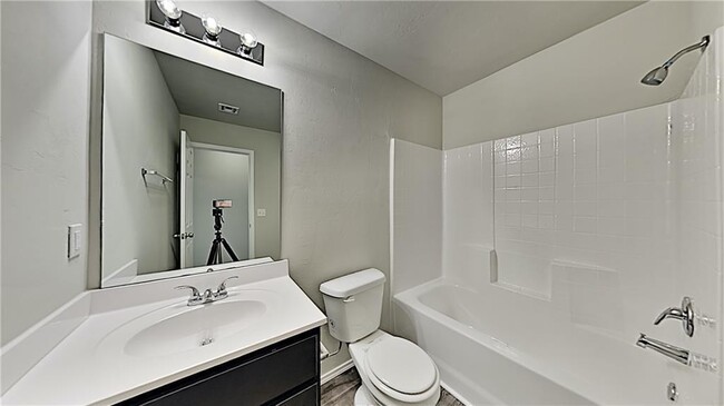 Building Photo - 1925 Timber Dale Dr