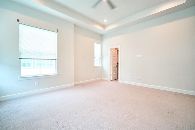 Building Photo - 2802 Grand Fountains Dr