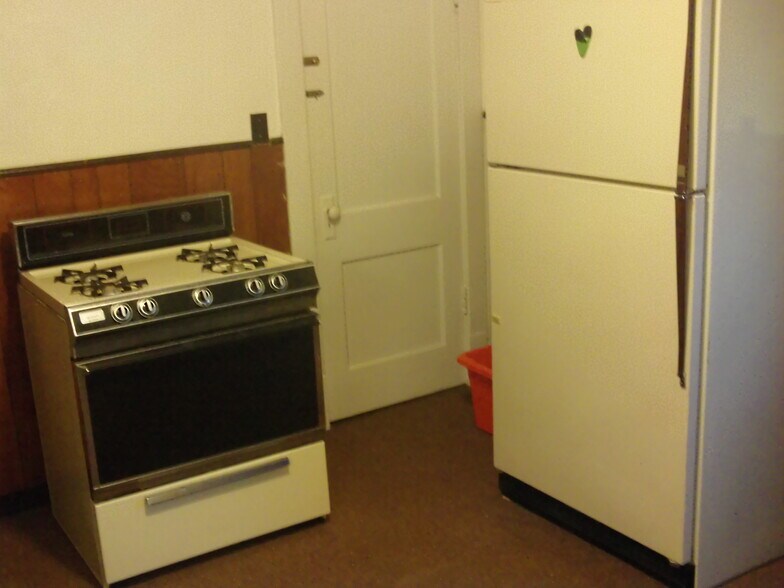 Building Photo - 61 Irene St