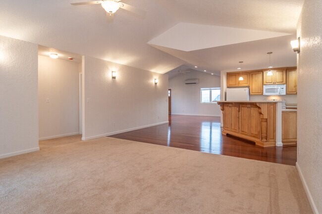 Building Photo - 233 Palmdale Ave