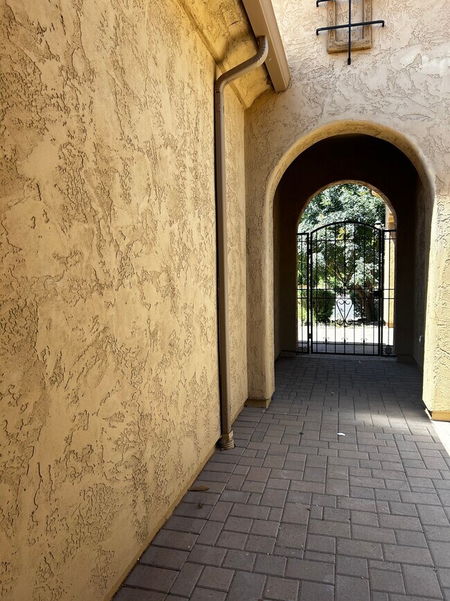 Primary Photo - 11133 E Tumbleweed Ave