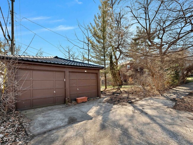 Building Photo - 9701 S Prospect Ave