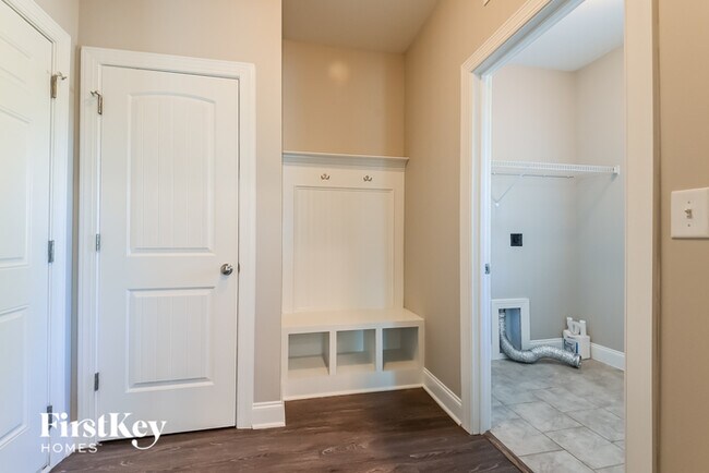 Building Photo - 217 Southern Acrs Dr