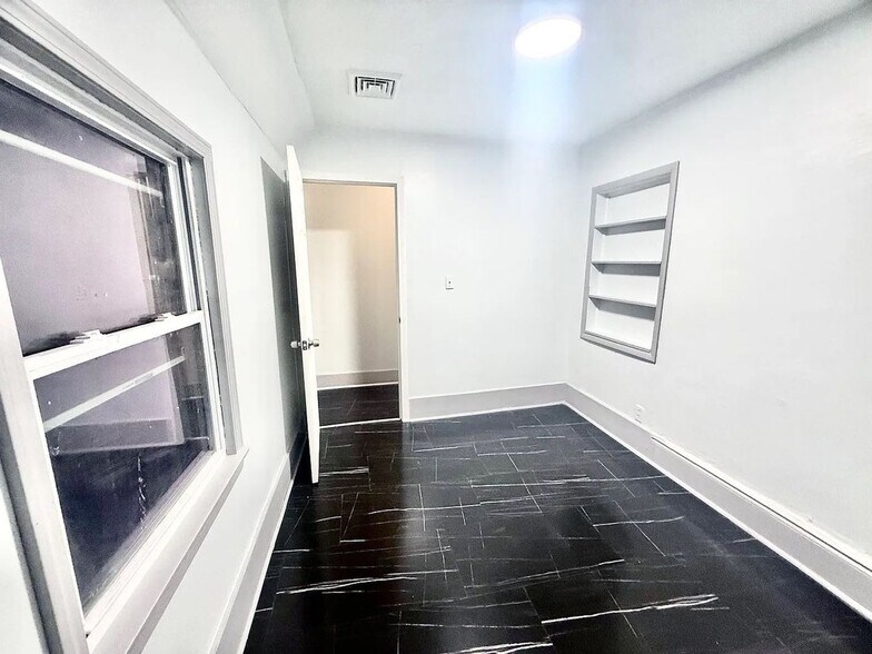 Building Photo - 1150 Bailey Ave