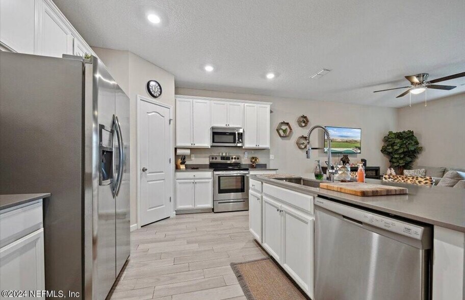 Building Photo - 12647 Josslyn Ln