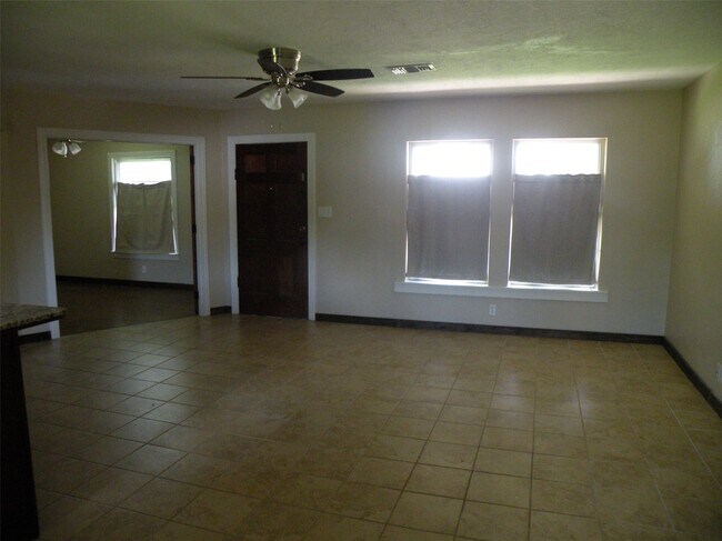 Building Photo - 319 N Hunt St