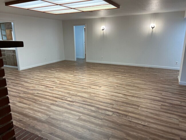 Building Photo - 4 Bedroom 2 bath home near lake Tenkiller with office