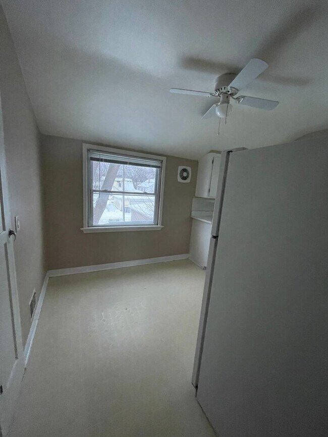 Building Photo - 2828 S 48th St