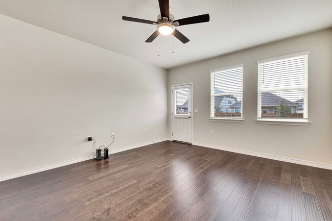 Building Photo - 12121 Cimaizon Dr