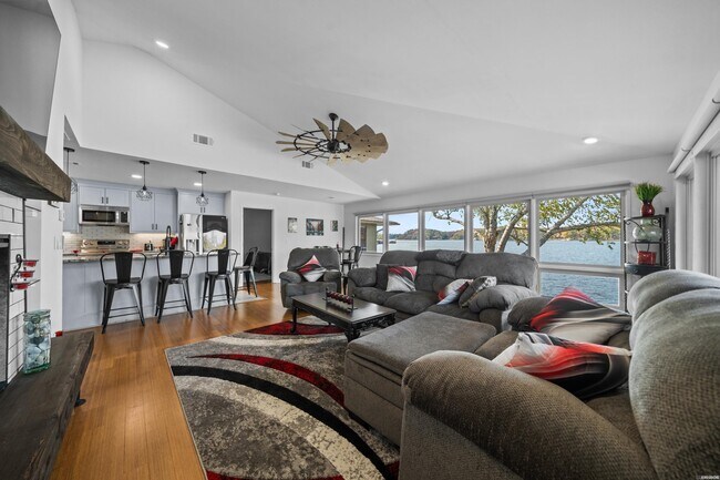 Building Photo - 100 Bayou Point