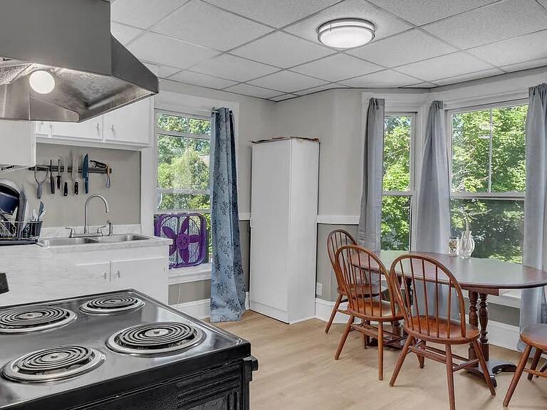 Building Photo - 280 Main St