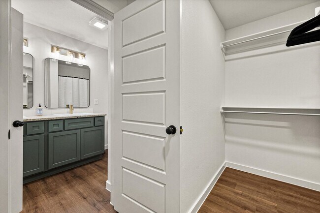 Building Photo - More Space, More Style, Welcome to 2507 Kenwood!