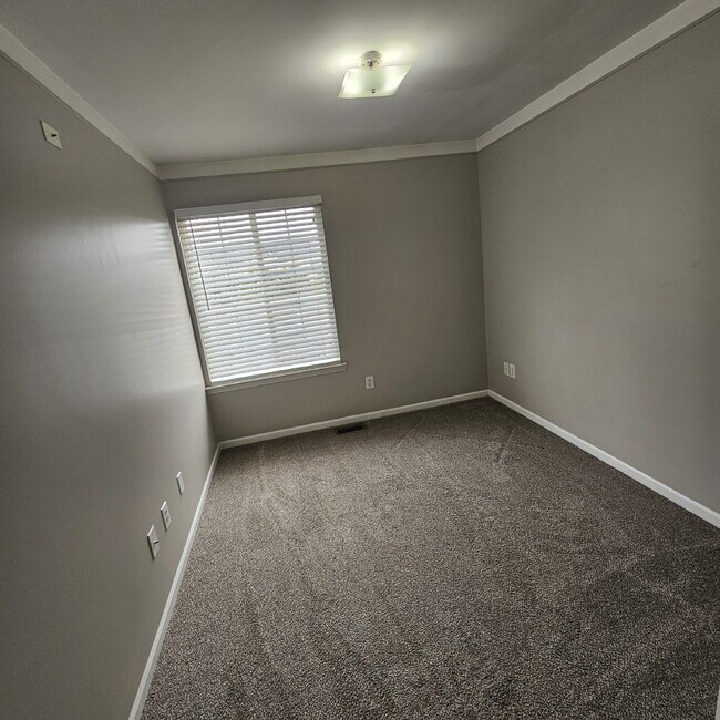 Building Photo - 2 Bedroom, 1.5 Bath Townhouse w/ Garage & Huge Master Bedroom. Full Sized Washer & Dryer In Unit.