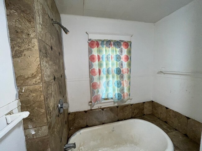 Building Photo - 802 N 71st St