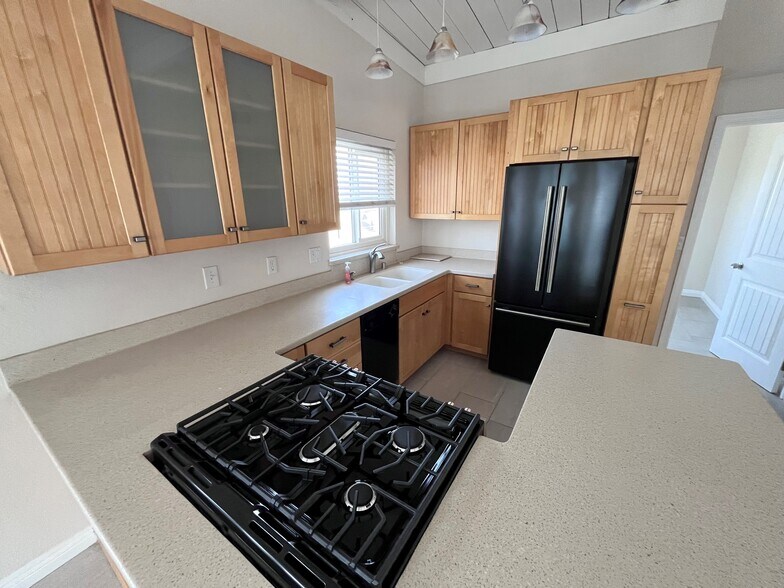 Building Photo - 1680 Seacoast Dr