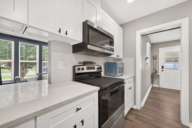 Building Photo - 1005 Avenue D