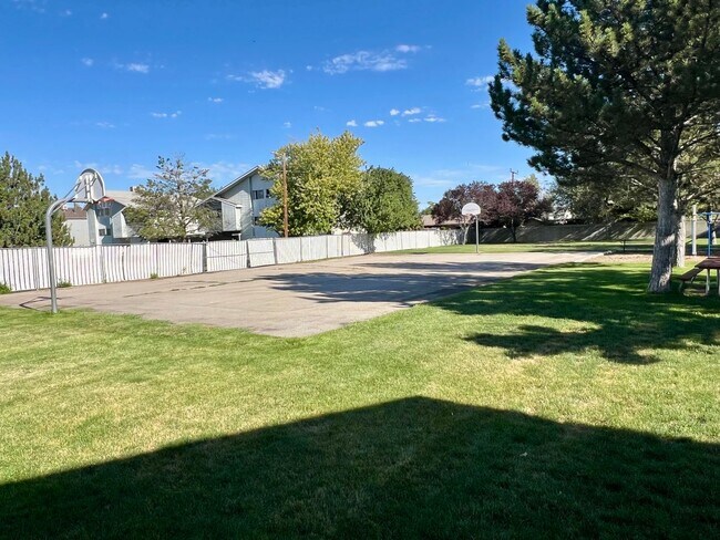 Building Photo - Cozy 3B/1 Bath Condo in West Valley Available Soon!
