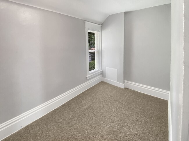 Building Photo - 817 3rd St NW