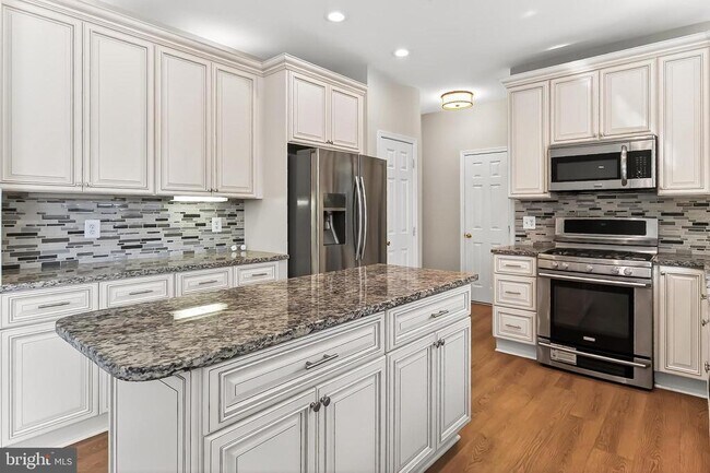 Building Photo - 2410 Dakota Lakes Dr