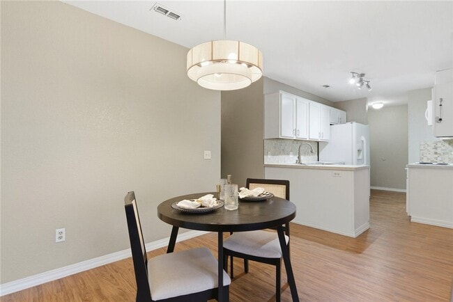 Building Photo - 932 S Curtis Ave