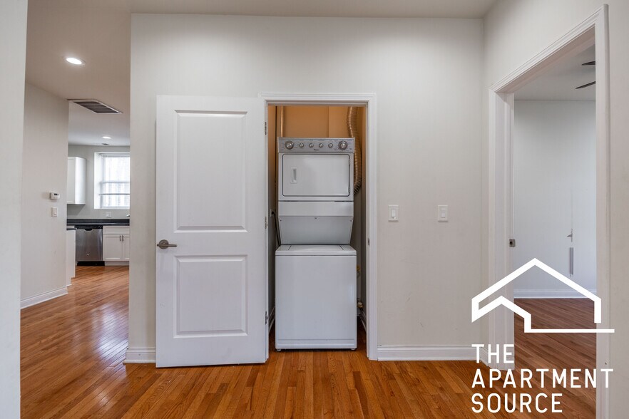 Building Photo - 1157 W Lunt Ave