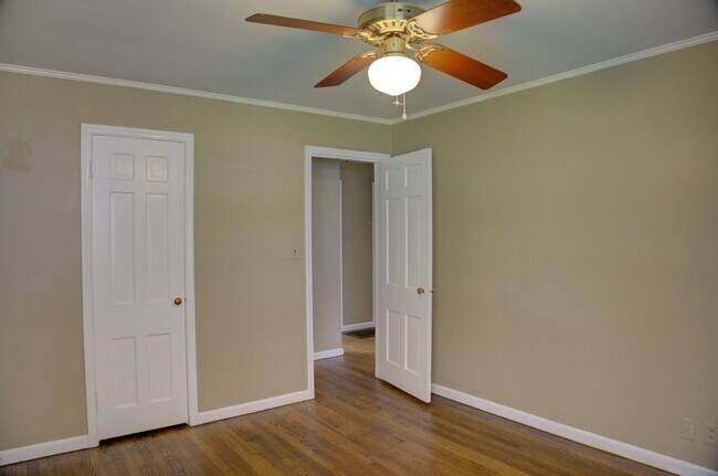 Building Photo - Well Maintained Midtown Home