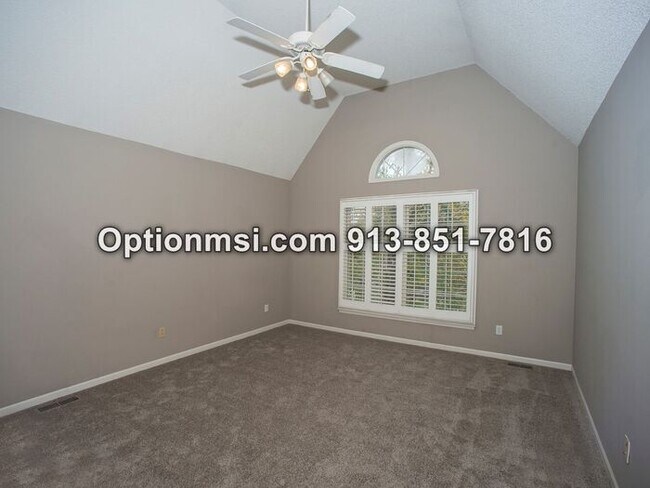 Building Photo - Close to Olathe East Highschool!