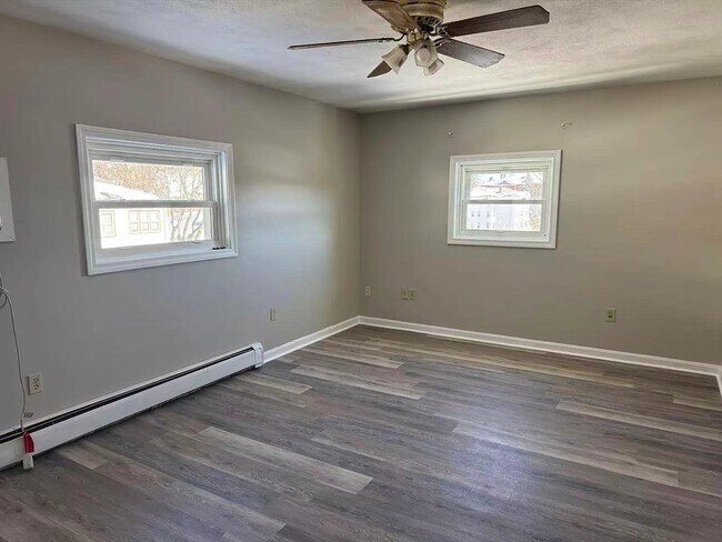 Building Photo - 21 Creston St