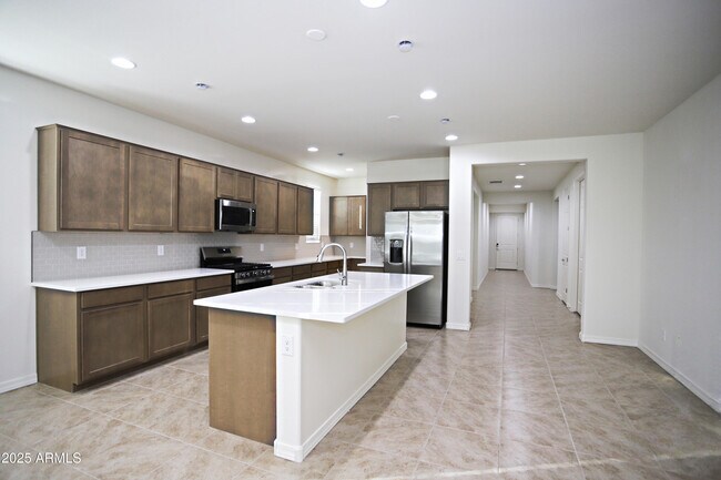 Building Photo - 977 W Finch Dr