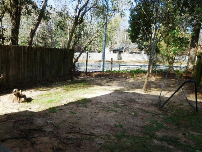 Building Photo - 2304 Claremont Ln