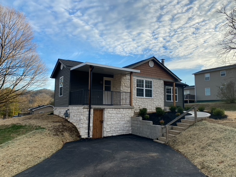 Primary Photo - 811 Ridgeview Dr