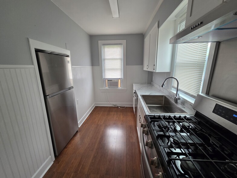 Stainless steel appliances - 146 E 2nd St