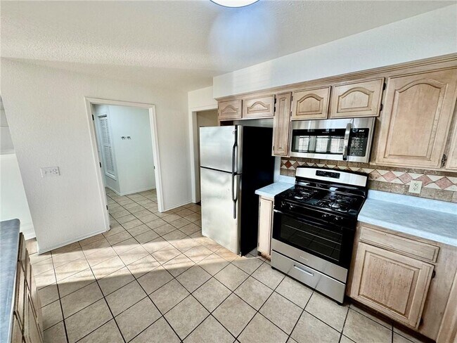 Building Photo - 1242 SW Elm Tree Rd