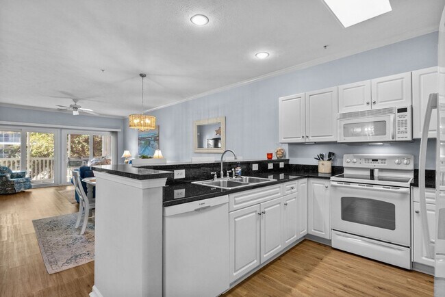 Building Photo - 601 N Hillside Dr