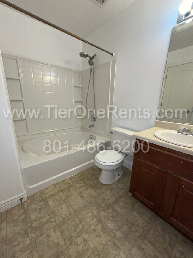 Building Photo - NO DEPOSIT option available for qualified ...