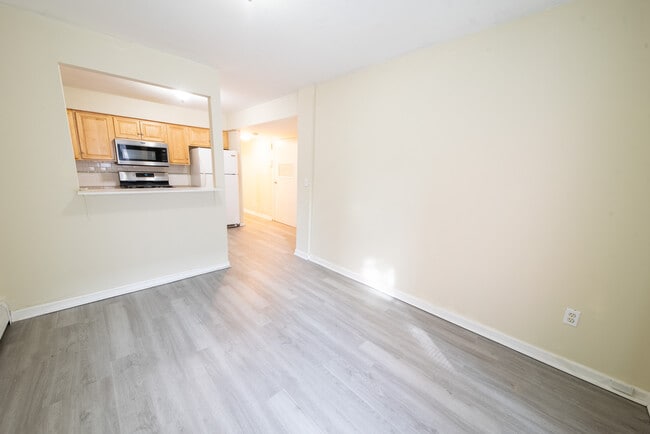 Building Photo - 412 Walker St