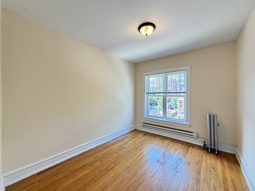 Building Photo - 934 W Cornelia Ave