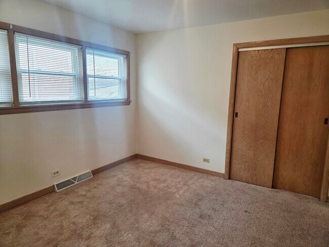 Building Photo - 8537 W Foster Ave