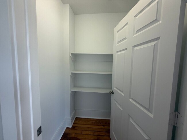 Building Photo - 1108 Boulevard