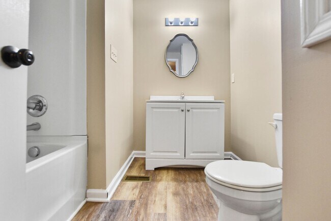 Building Photo - Pet Friendly Three Bedroom!
