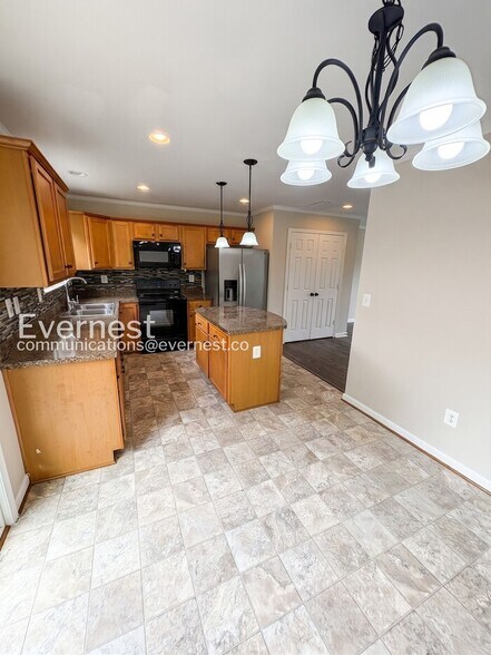 Building Photo - 2342 Silver Fox Way