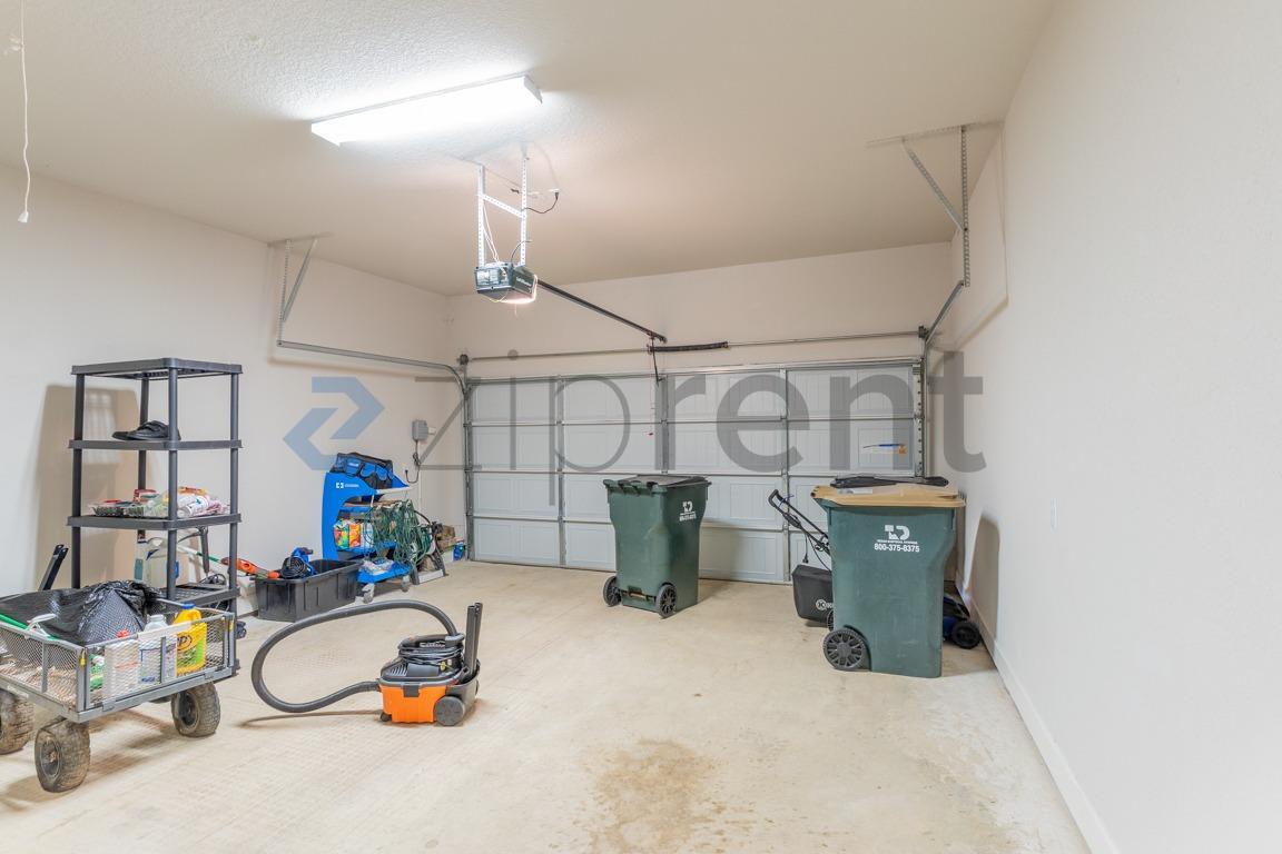 Building Photo - Unit