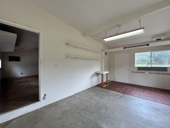 Building Photo - Three Bedroom St. Helena Home with Stunnin...