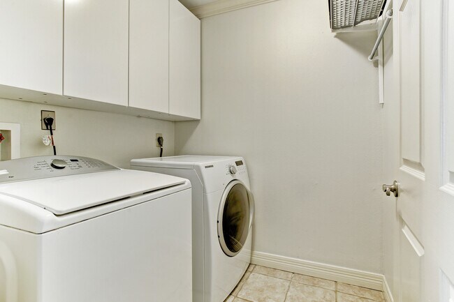 Building Photo - 6310 Arnot St