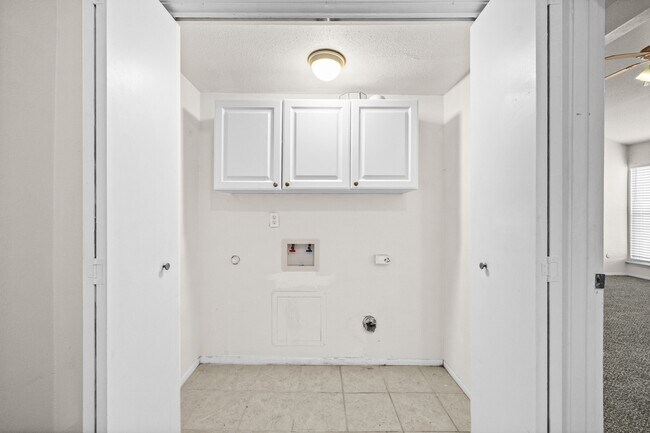 Building Photo - 7835 Bateman Ln